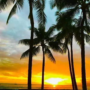 Waikiki 2 Bedrooms, 1 Bath, Free Parking, Sleep 6 Apartment Honolulu